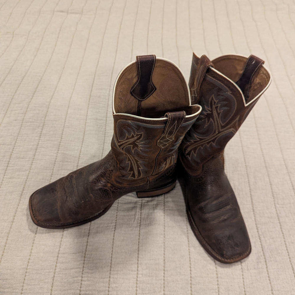 Ariat Tan Western Boots with Detailed Stitching